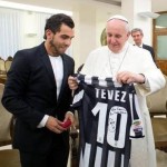 Papa Francesco riceve Tevez: chiedo scusa ma non ho avuto il coraggio di guardarlo in faccia!