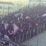 Tifoso viola aggredito a Parma, quando anche il pubblico perde la testa…