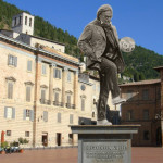 Gubbio: inaugurata la statua dedicata a Diego Della Valle