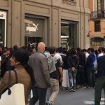 Caos in centro, Chiellini e Buffon assediati dai manifestanti