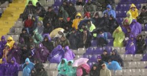 tifosi_fiorentina_pioggia_stadio